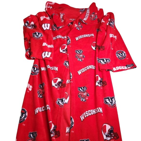 Wisconsin Badgers Red Collegiate Snuggie Blanket With Sleeves Tailgating - Picture 1 of 5
